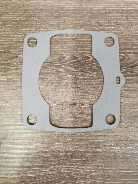 NOS SUZUKI GT550 1973 - 1977 GASKET CYLINDER 11241-34600 S43