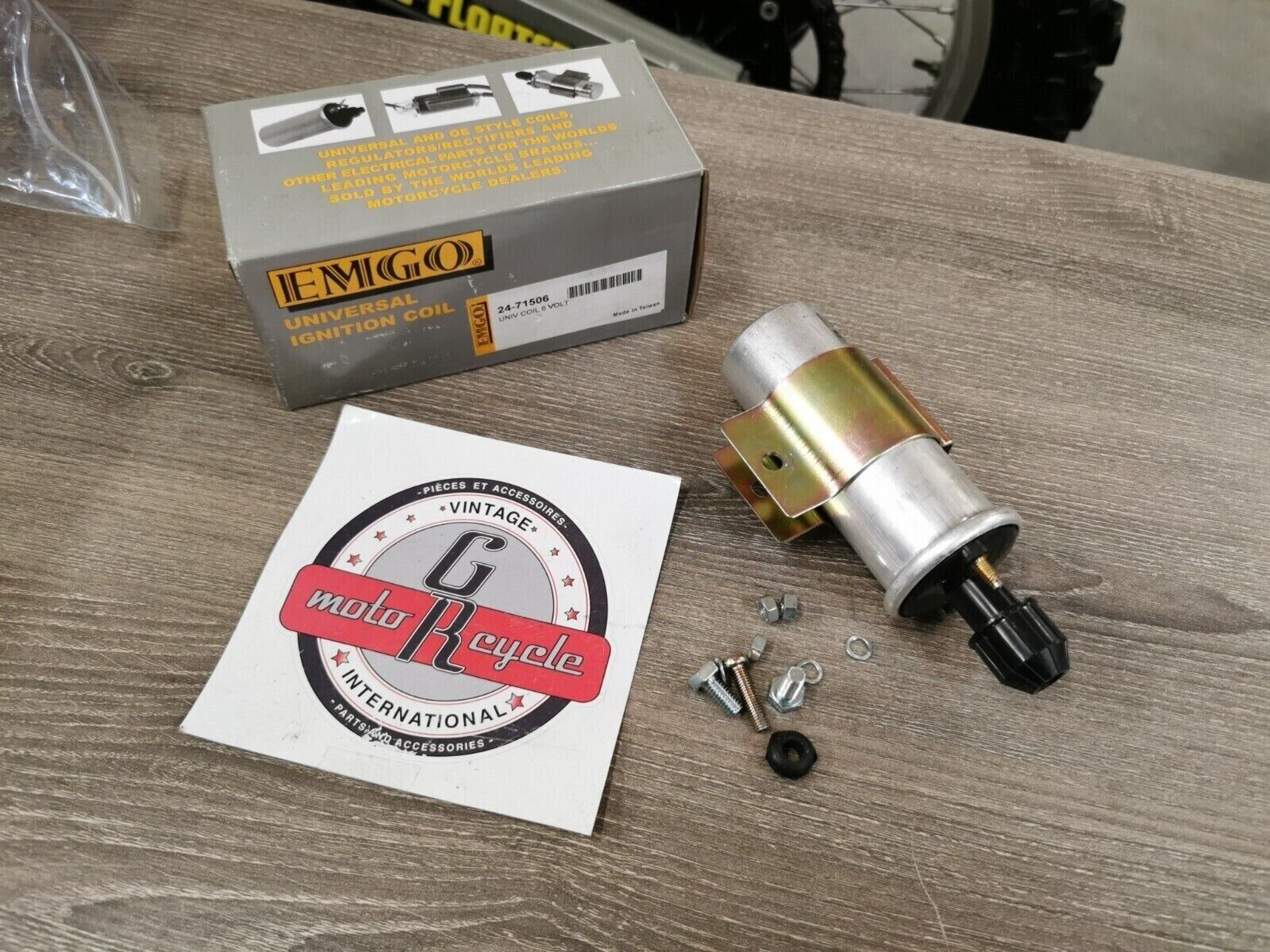 NOS EMGO UNIVERSAL IGNITION COILS 6V 24-71506 J29