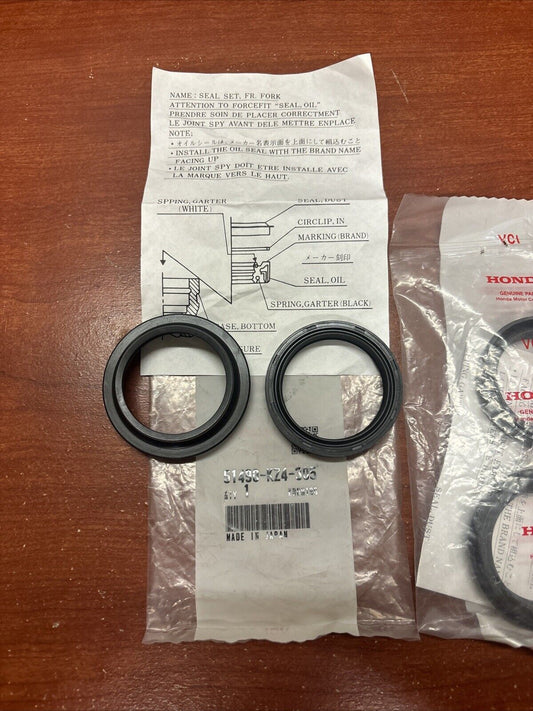 NOS Honda 94 - 96 CR125R 95 CR250R CR500R FRONT FORK SEAL SET 51490-KZ4-305 H143
