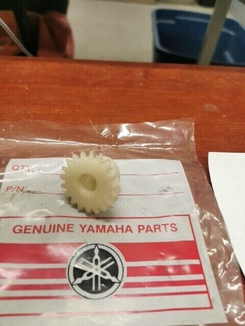 NOS Yamaha DRIVE GEAR 248-17831-00-00 SUB 248-17831-01-00 248-17831-02-00 Y124