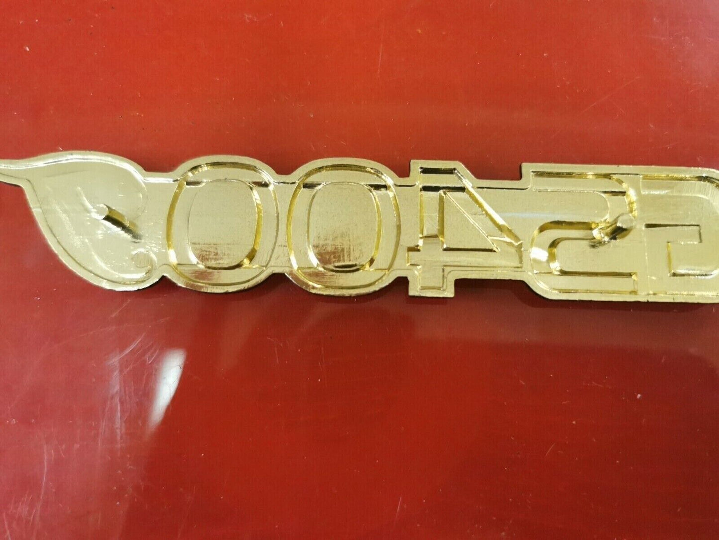 NOS SUZUKI GS400T EMBLEM SIDE COVER 68131-44330 S23