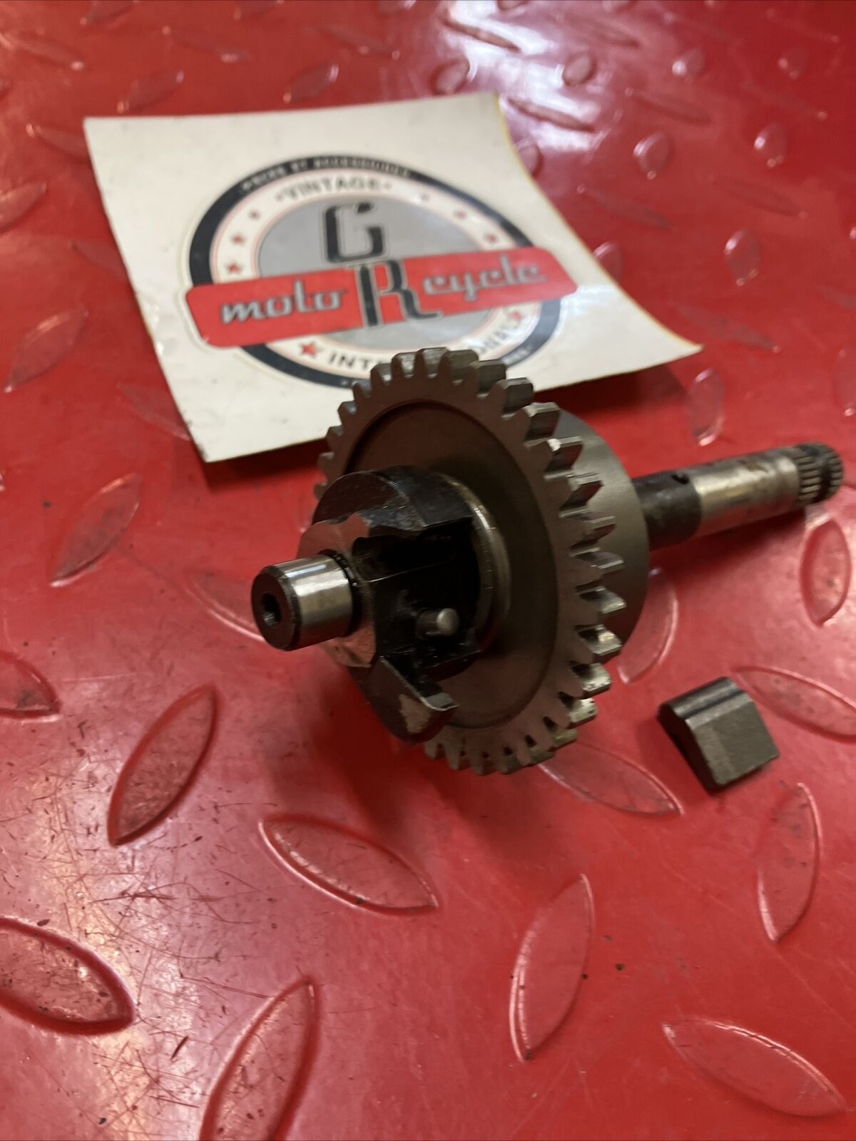 Kawasaki G4TR 1972 kickstarter kick starter spindle shaft gear