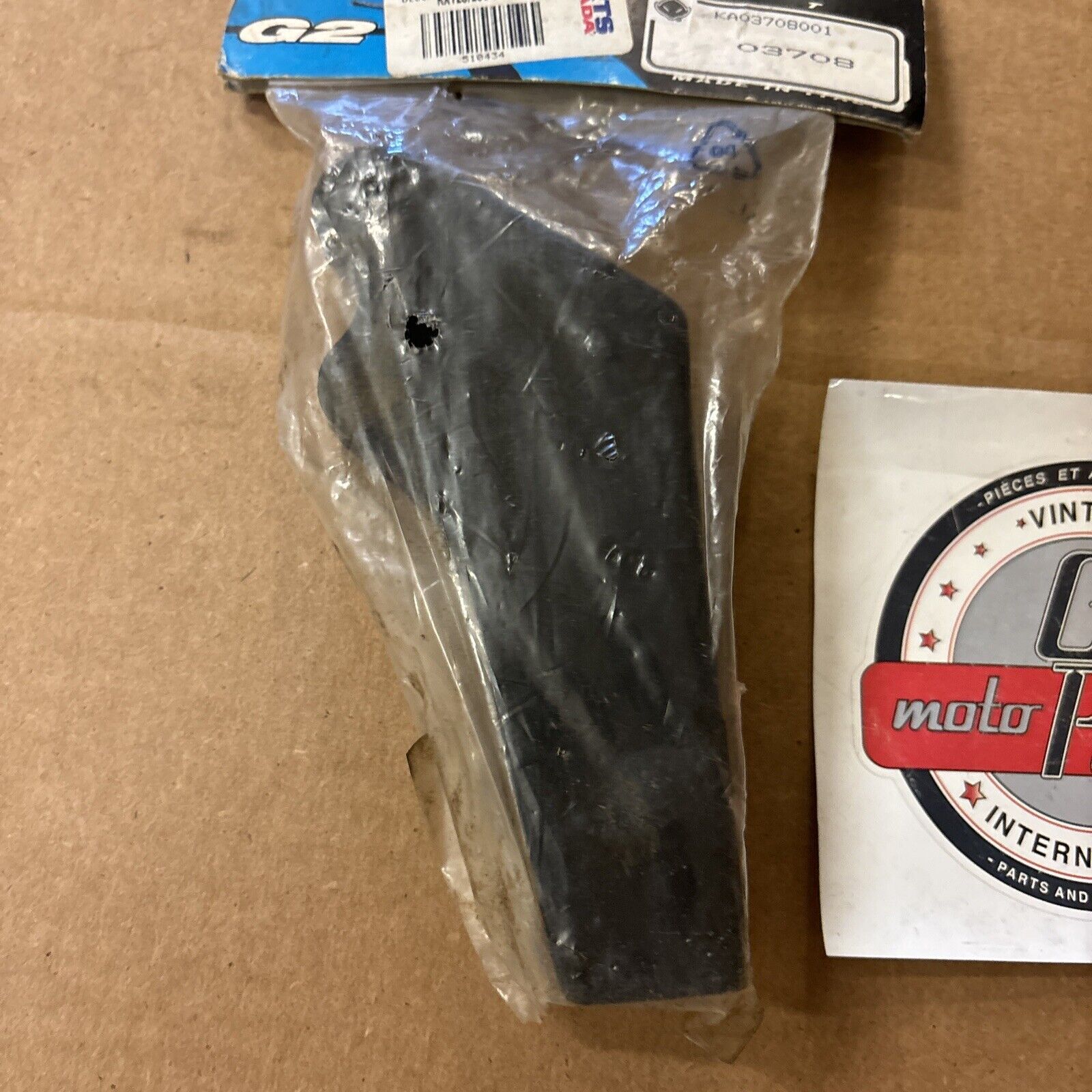 NOS UF0 PLAST 1997 - 2002 KX125 KX250 CHAIN GUIDE KA03708001