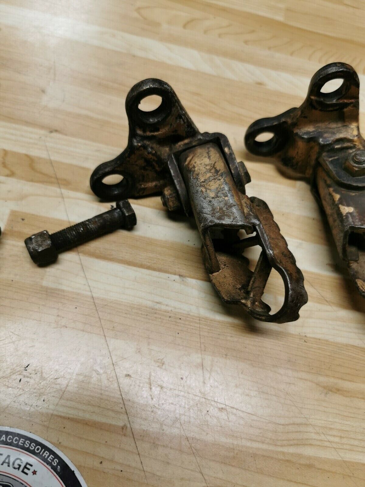 Yamaha IT250 1982 footpeg footrest foot peg rest step bracket 1981 IT465