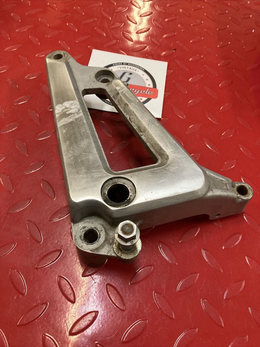 Yamaha XV500 Virago 500 right muffler silencer bracket footpeg holder mount