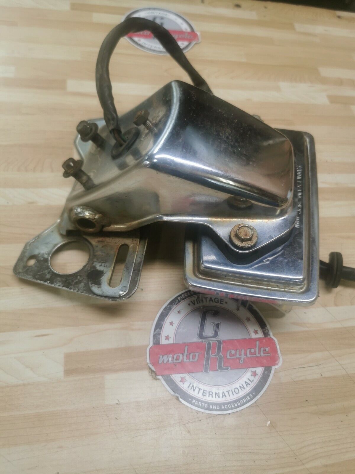 Honda CB750C 1980 taillight rear tail light license plate bracket 33701-425-772