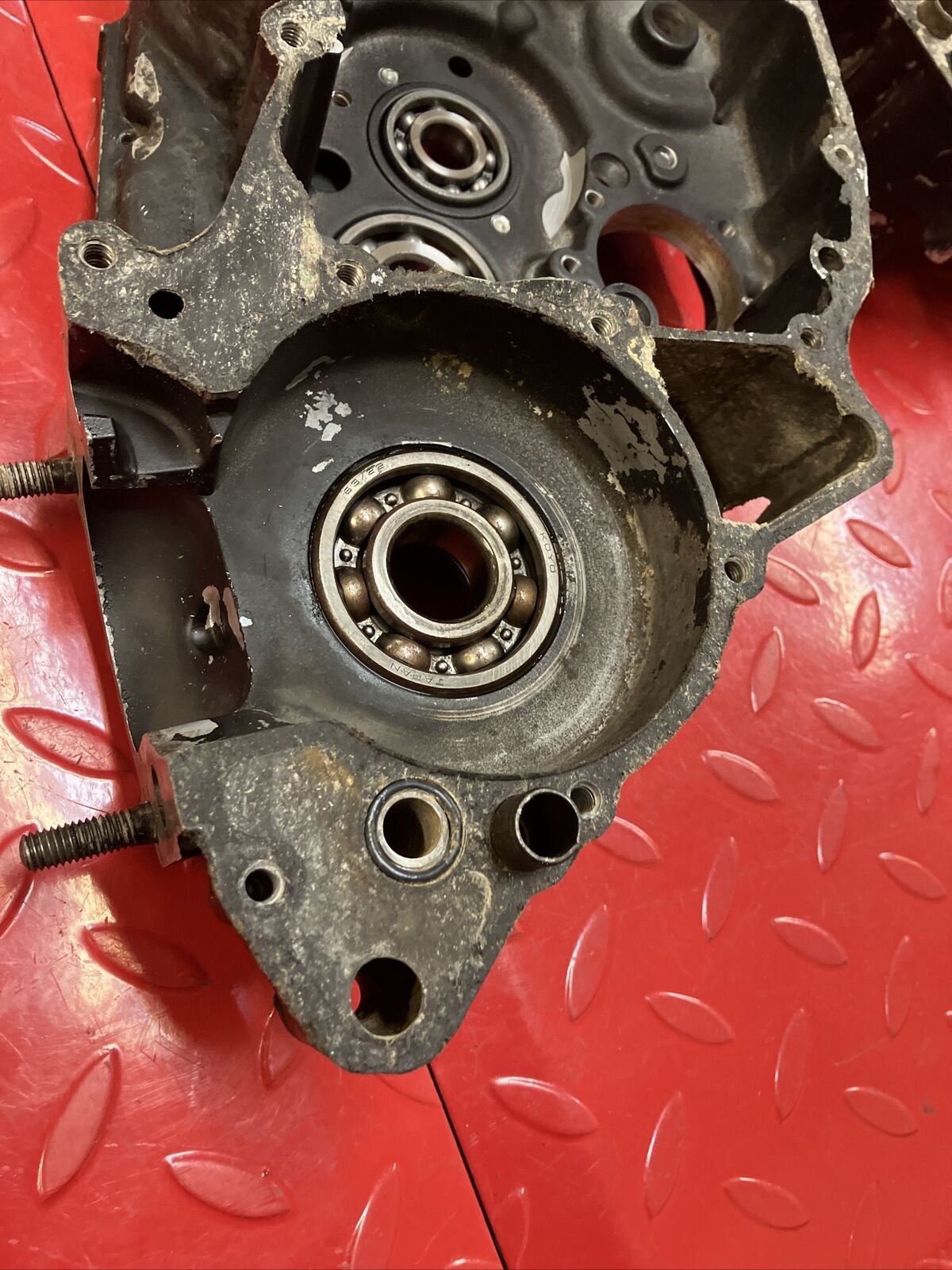 Suzuki RM125 1982 crankcase set left right
