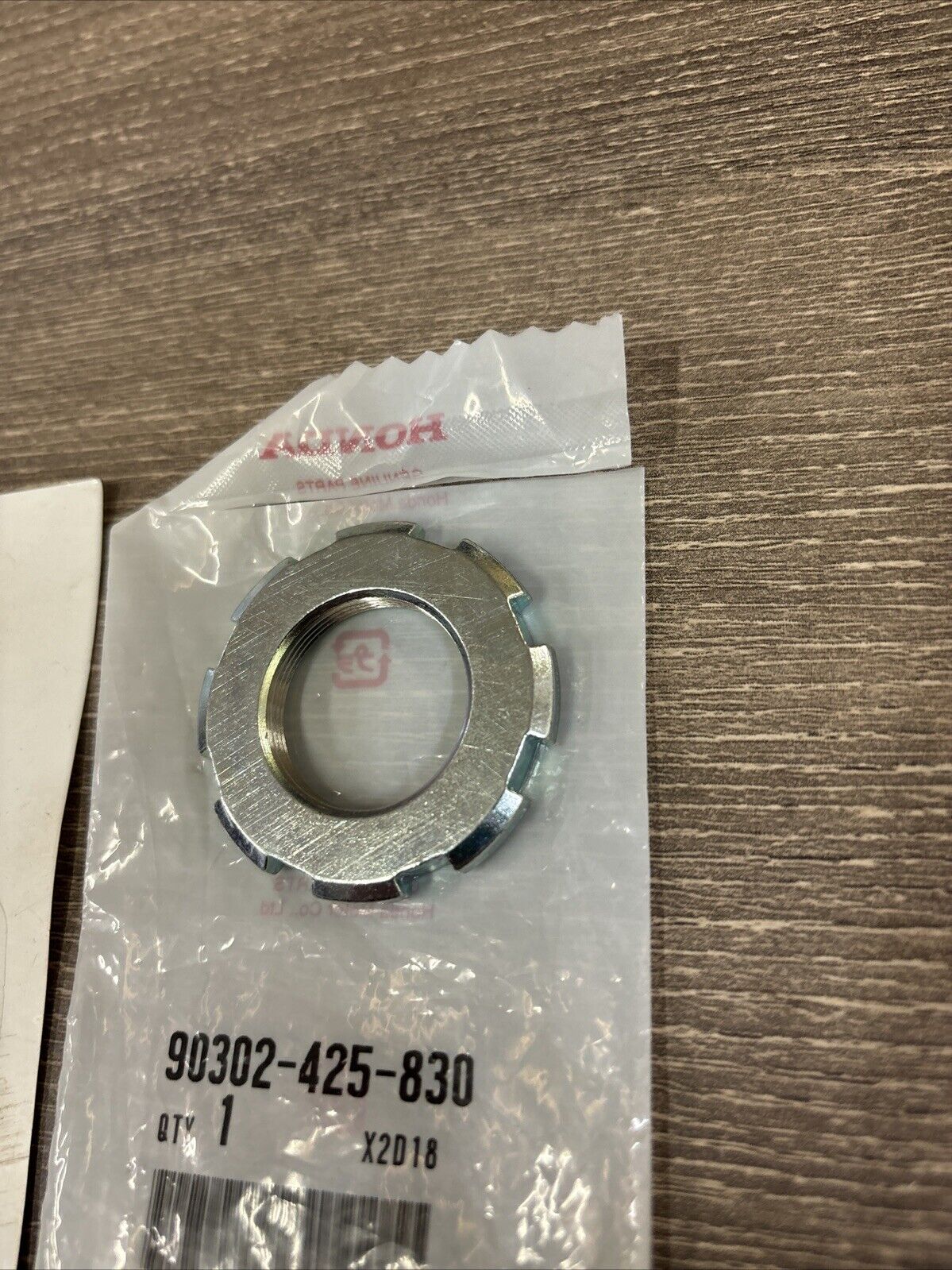 NOS Honda CB1000 F R CB1100 CB1300 STEERING HEAD TOP THREAD B 90302-425-830 H130