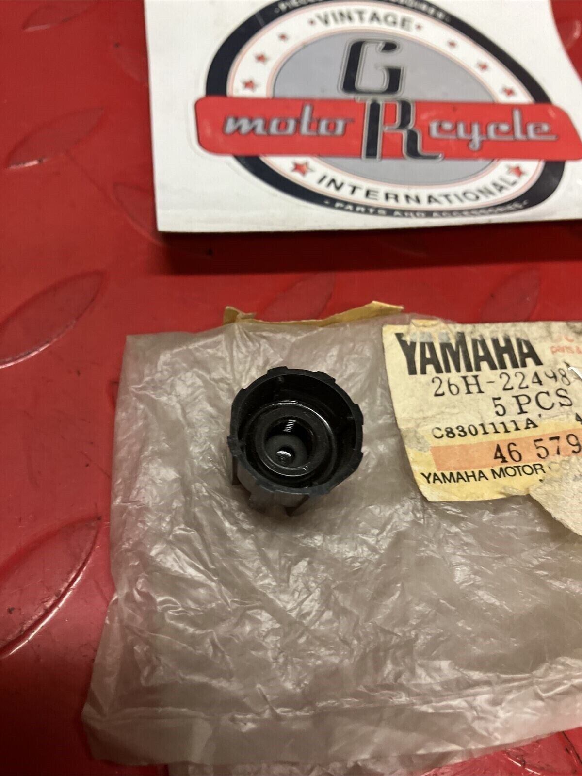 NOS YAMAHA CAP ADJUST 26H-22498-00-00  Y64