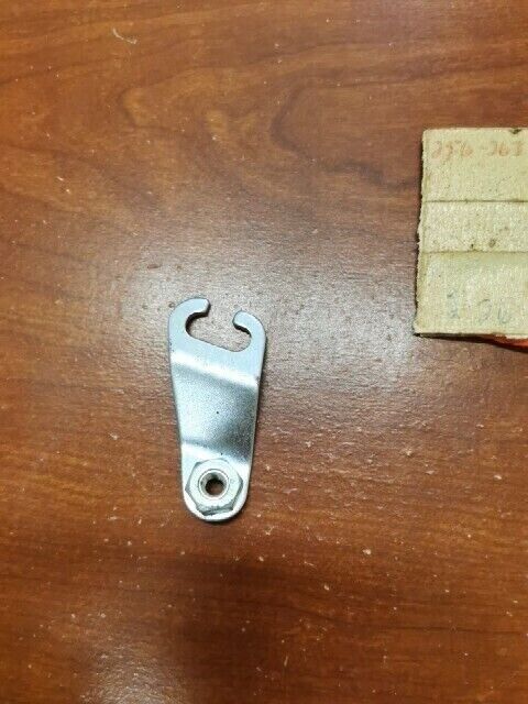 NOS Yamaha 1970 1971 XS1 WIRE GUIDE HOLDER 256-26393-00-00 Y109
