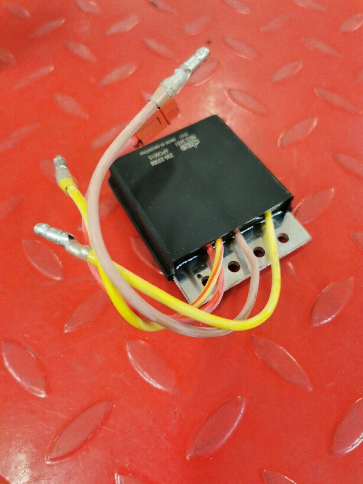 NOS DZE   POLARIS 400 700   Voltage Regulator  230-22088  J10