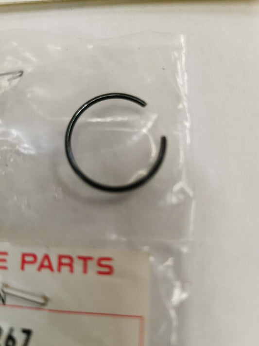 NOS KAWASAKI KDX250 1990 - 2000 PISTON PIN SNAP RING 92033-1267 K32