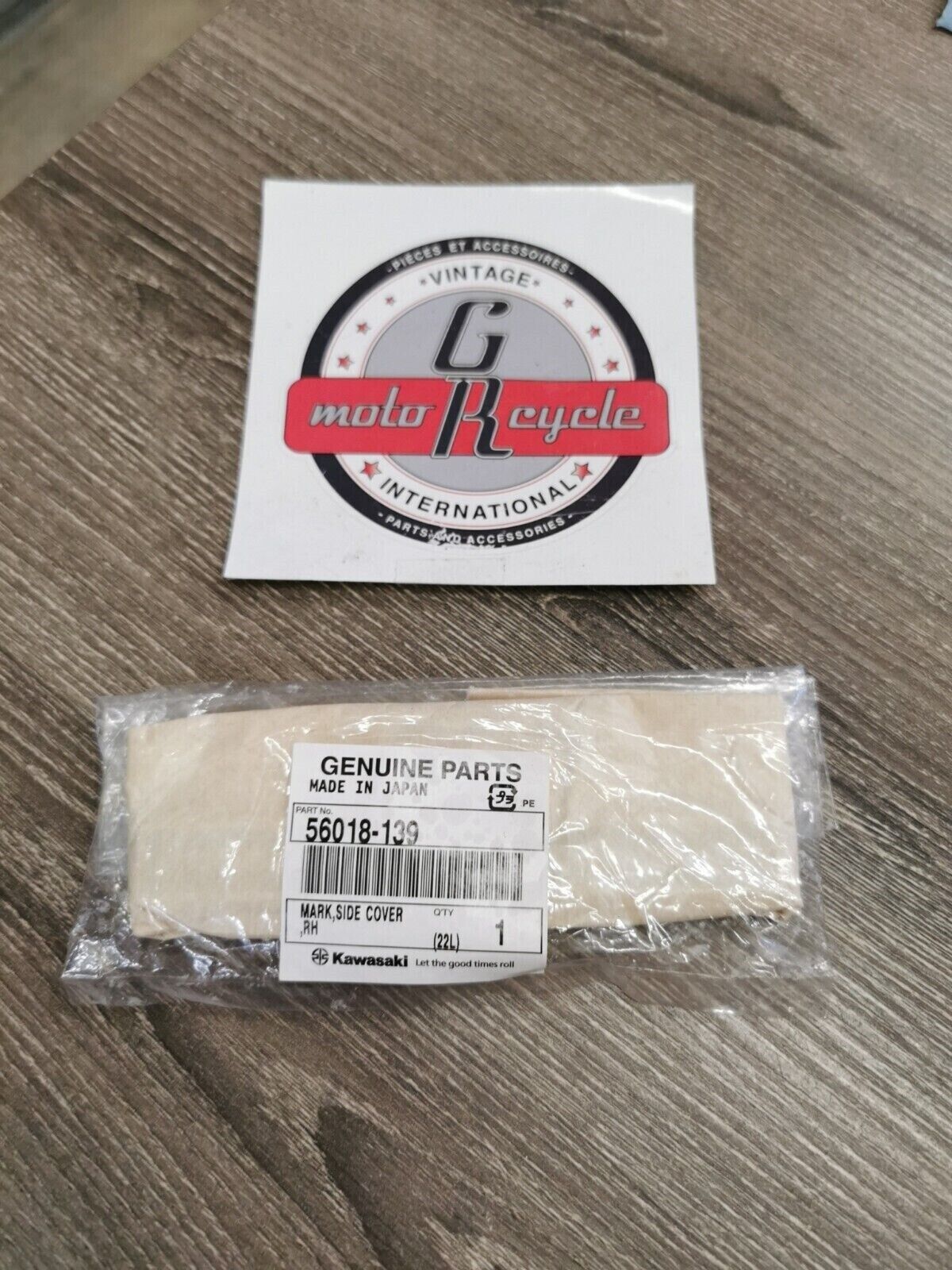 NOS KAWASAKI Z1 1973 - 1975 EMBLEM SIDE COVER Z1/A 56018-139 K28