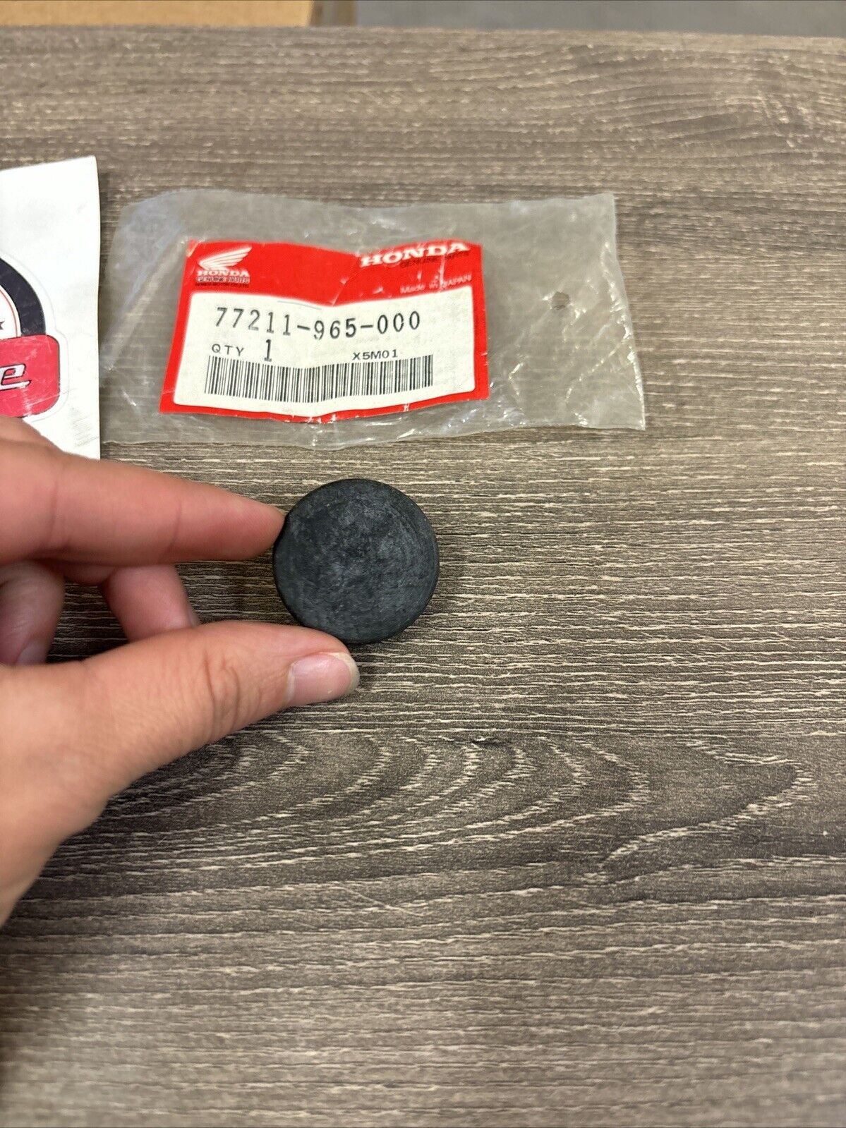 NOS Honda GL1800 A TRX200 D SEAT STOP RUBBER 77211-965-000 H134