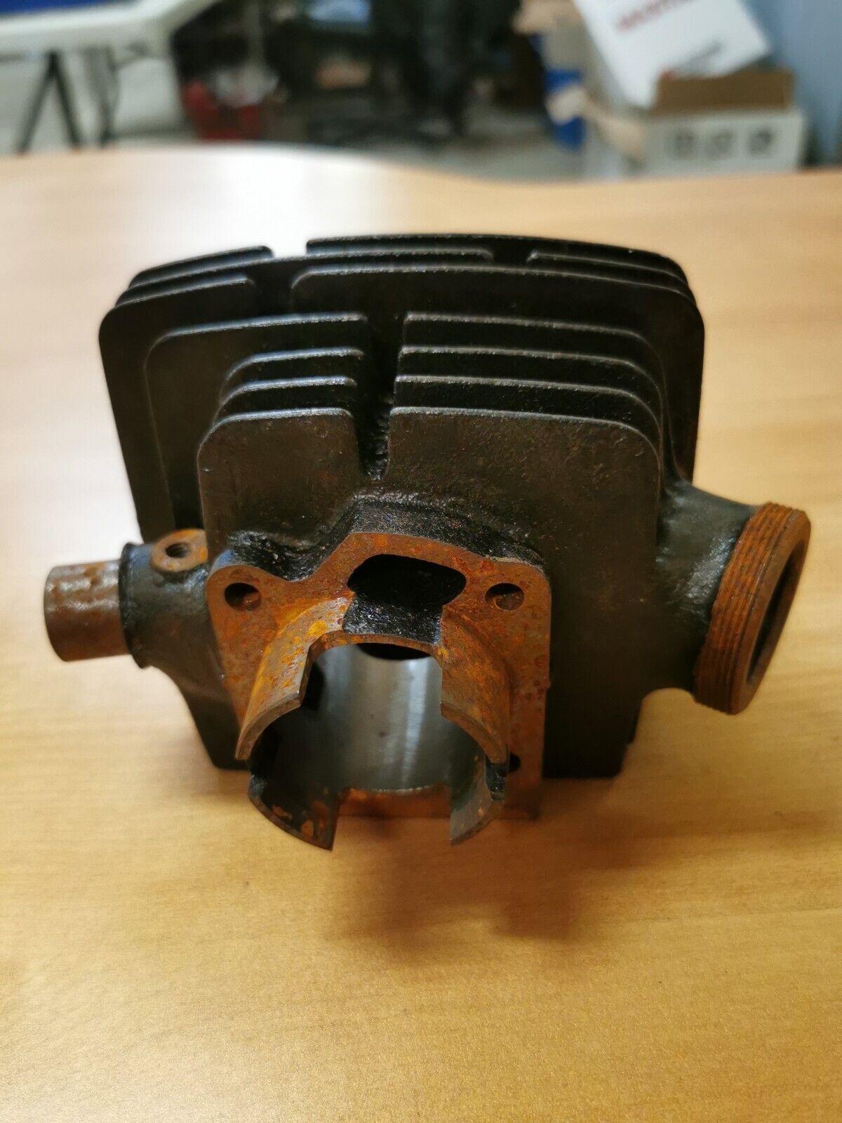 NOS YAMAHA 1966 YL1 - 1967 YL1E  CYLINDER 2  134-11321-01-00 Y38