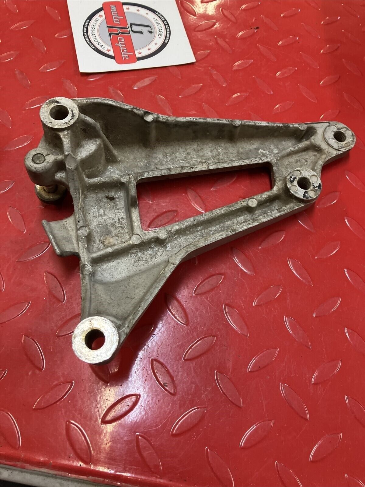 Yamaha XV500 Virago 500 left muffler silencer bracket footpeg holder mount