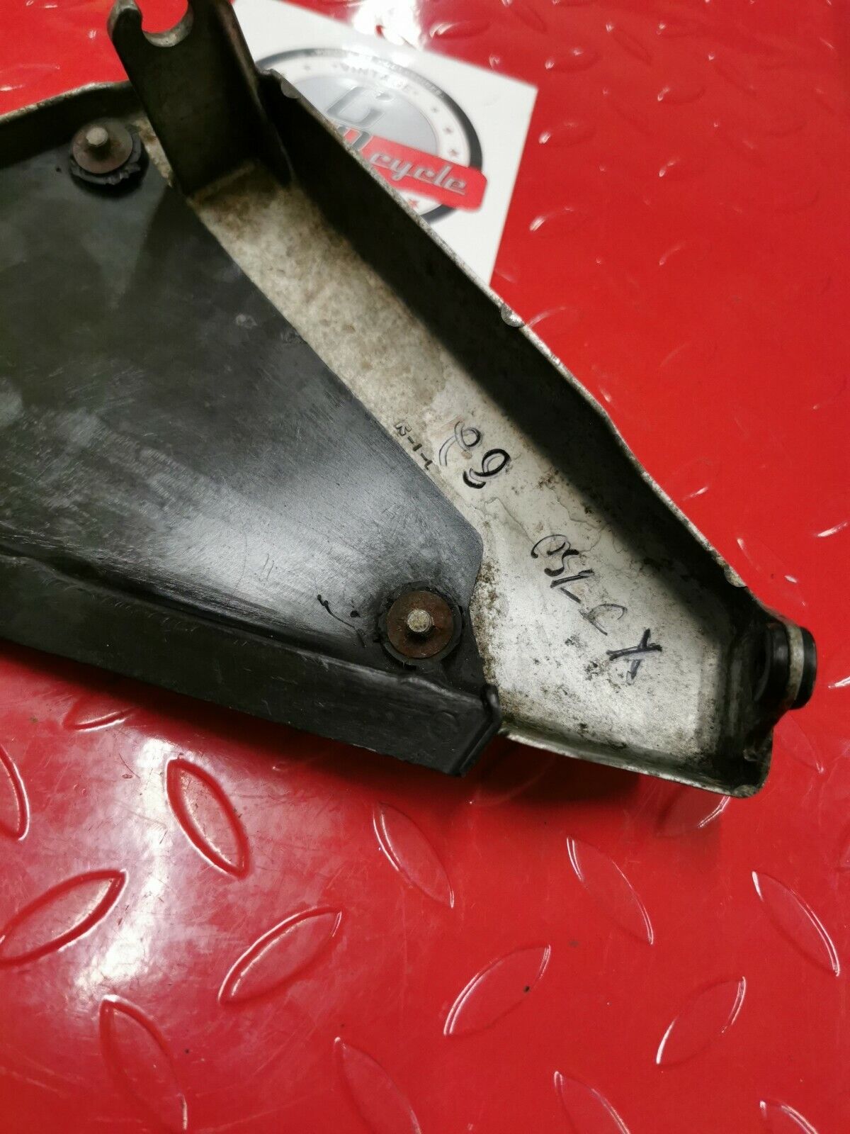 Yamaha Maxim 750 XJ750 1982 left side cover panel fairing 1983