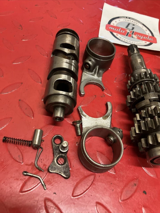 Suzuki TC125 1972 transmission shaft gear gearshift drum cam forks