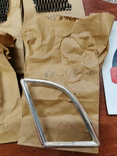 NOS Yamaha 1973 TX500 LEFT SIDE COVER NET, MOLD AND EMBLEM KIT Y128