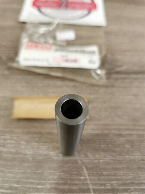 NEW NOS YAMAHA APEX RX10PSBL VX600XTCA VX500XTCEA COLLAR 90387-1012H-00 Y108