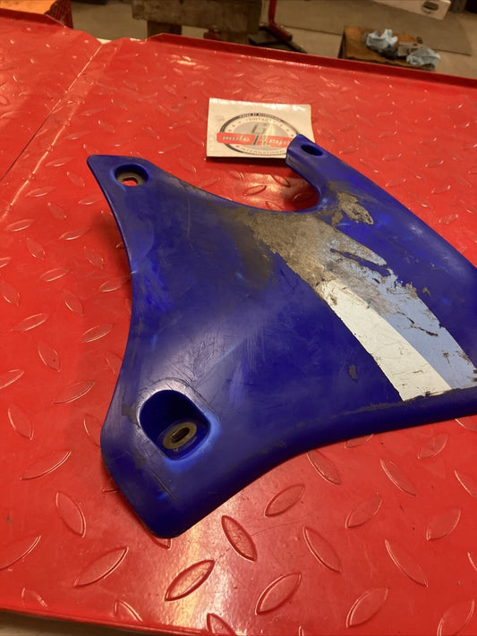 Yamaha YZ426F 2000 2001 2002 right side fuel tank radiator shroud cover OEM