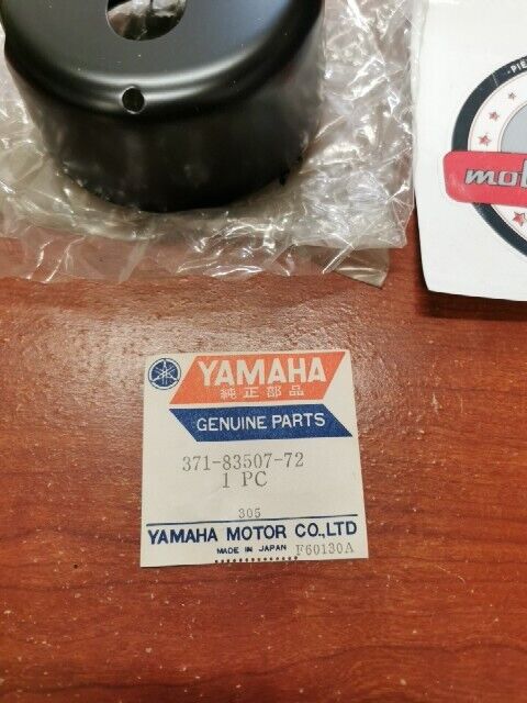 NOS Yamaha 1975 XS500 XS650 SPEEDOMETER COVER 371-83507-72-00 Y115