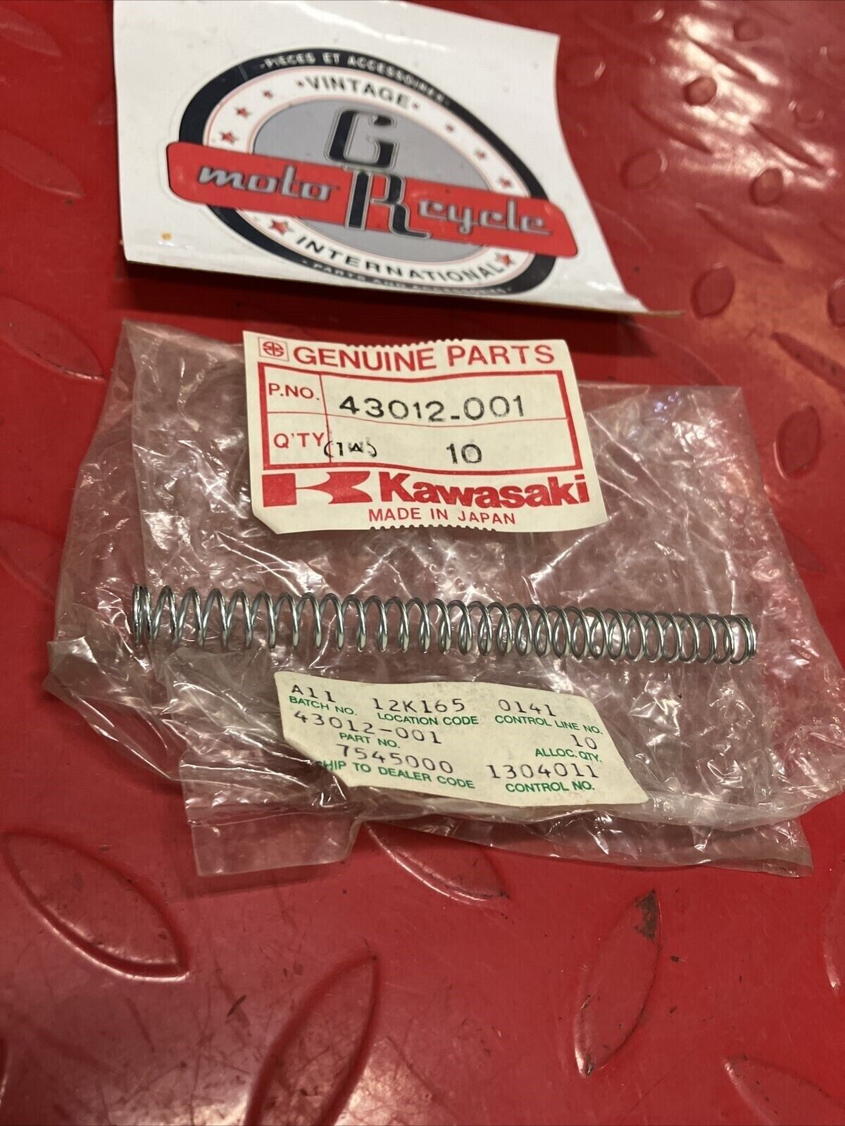 NOS KAWASAKI REAR BRAKE ROD SPRING 43012-001 K19