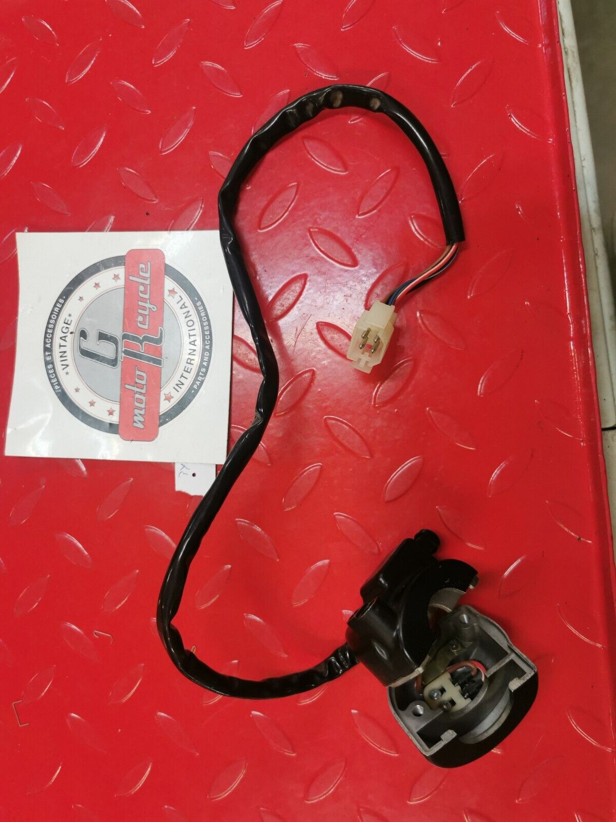 NOS YAMAHA SWITCH HANDLE 2 SR250 EXCITER1 1982 3Y6-83975-00 -00 Y14