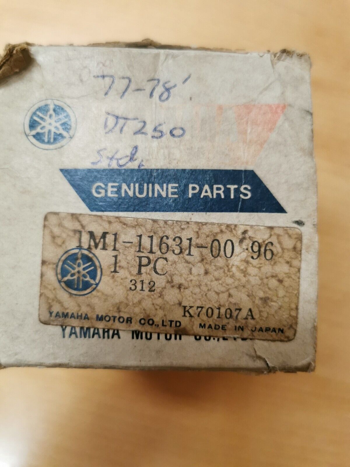 NOS YAMAHA DT250 1977 1978 PISTON STD 1M1-11631-00-96 Y45
