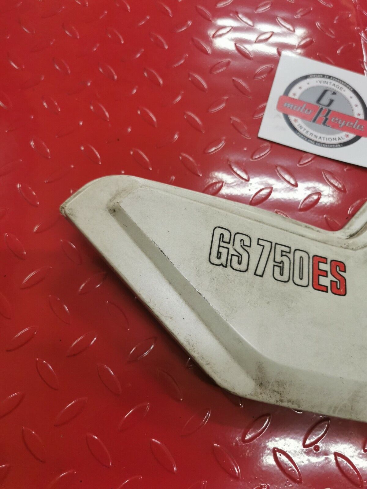 Suzuki GS750ES 1983 right side cover panel fairing