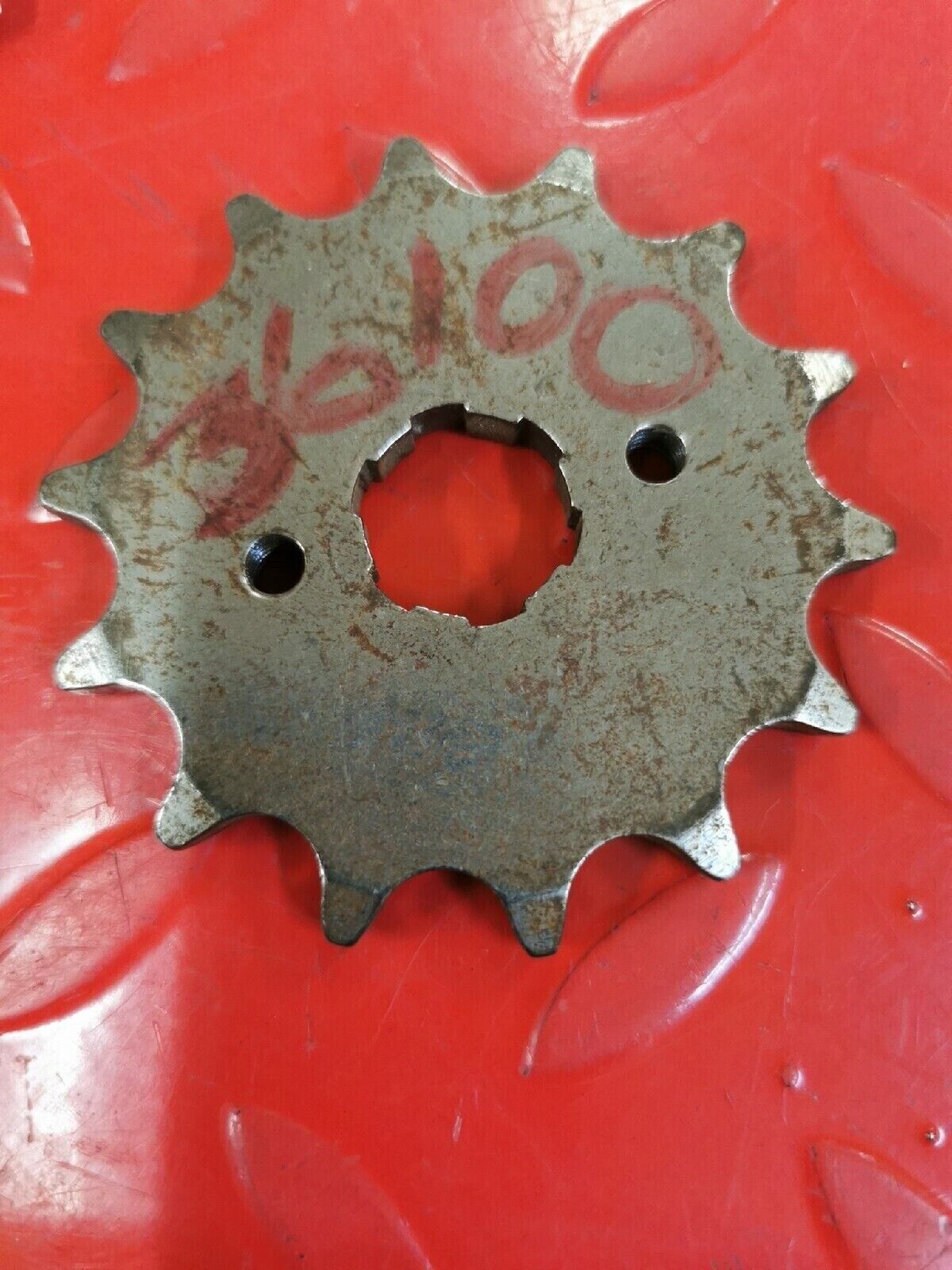 NOS SUZUKI GT185 1973 - 1977  SPROCKET  ENGINE  27511-36100 S12