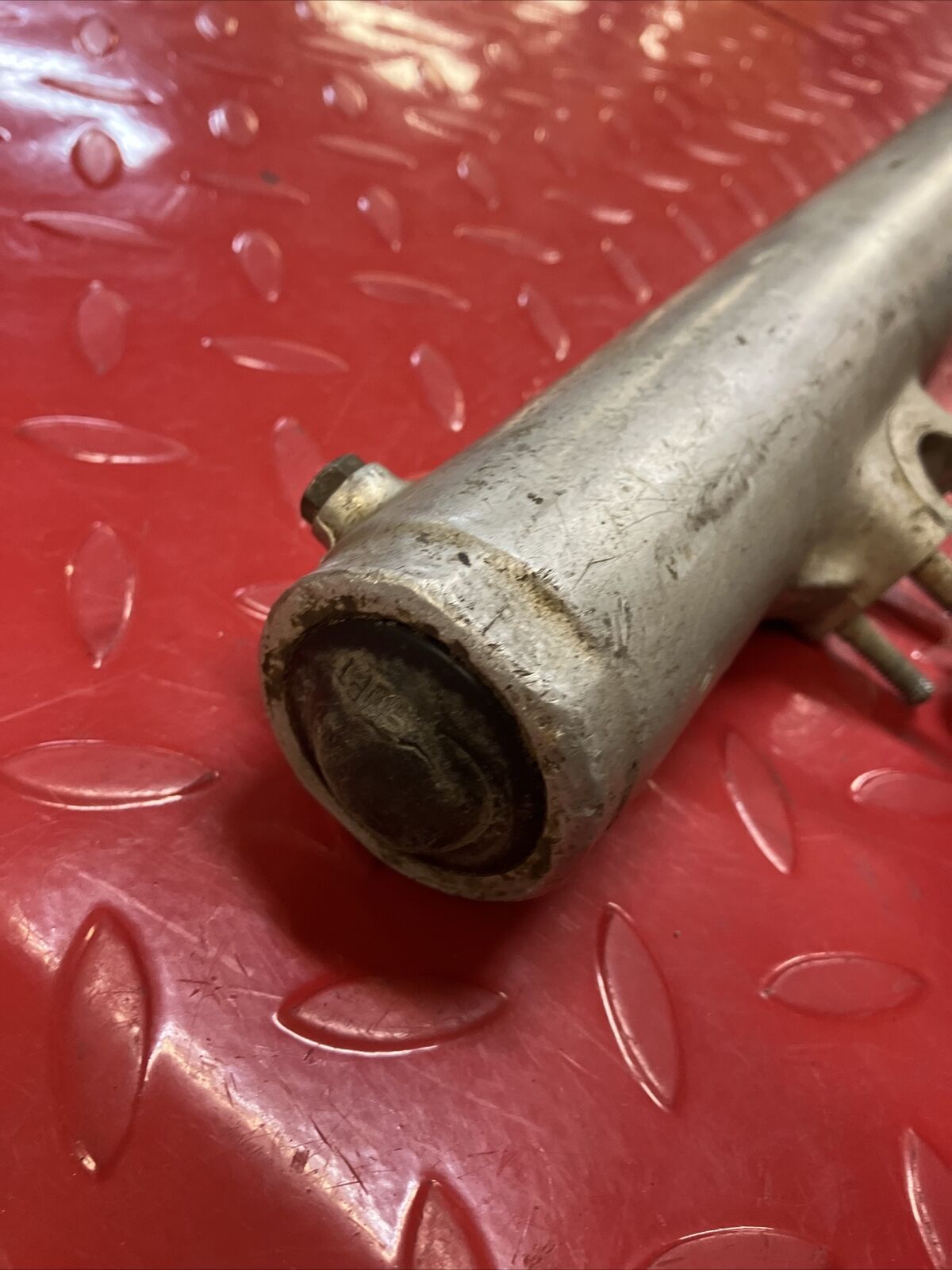 Honda CR250R 1985 front forks suspension damper right left 51400-KA4-831
