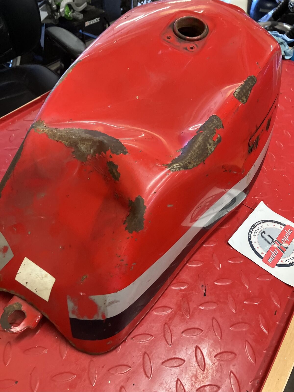Kawasaki GPZ750 1982 GPZ 750 Fuel tank gas petrol reservoir
