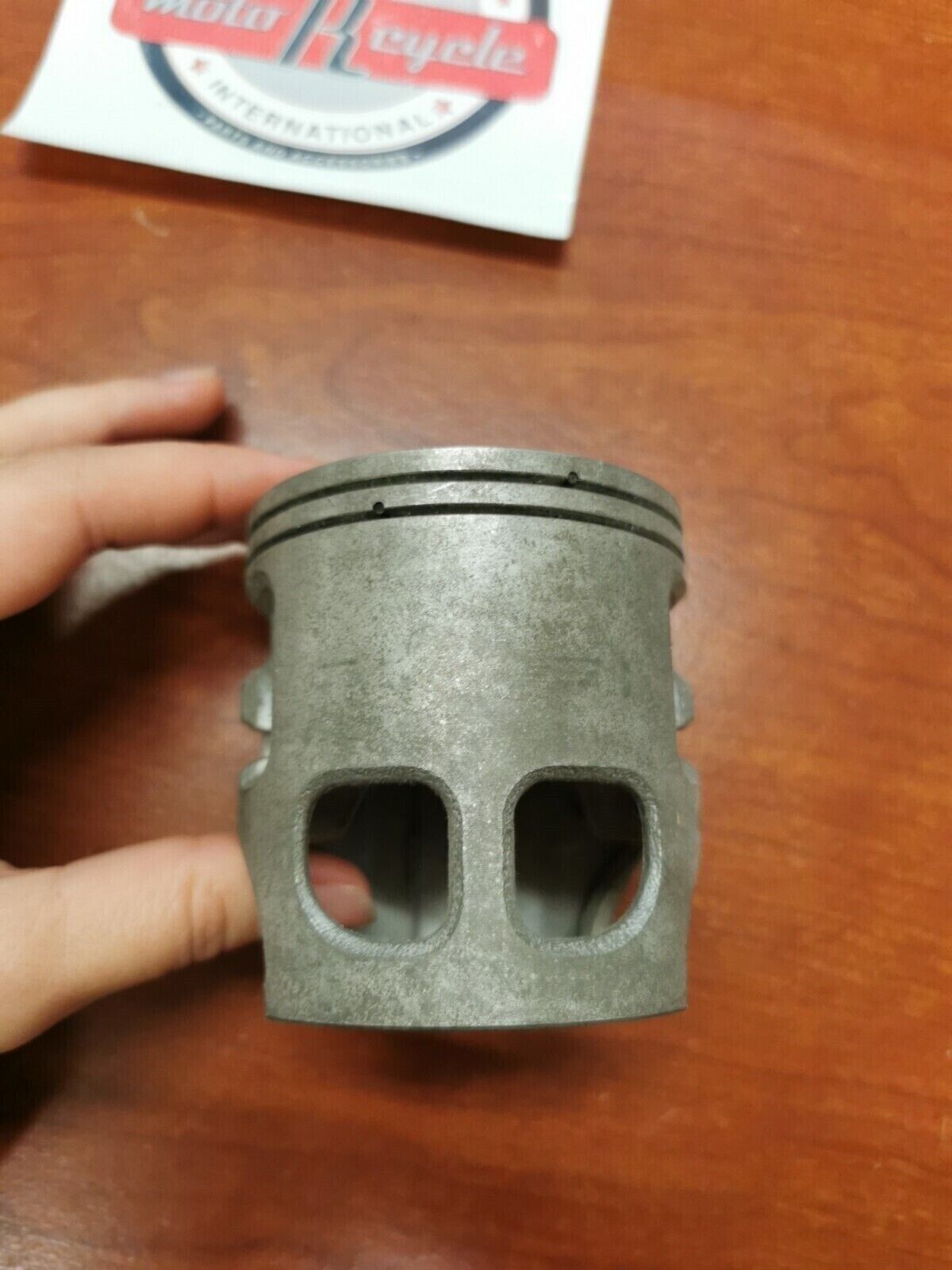 NOS Yamaha 1983 IT250K PISTON 4TH O/S 1.00 25Y-11638-00-00 Y86