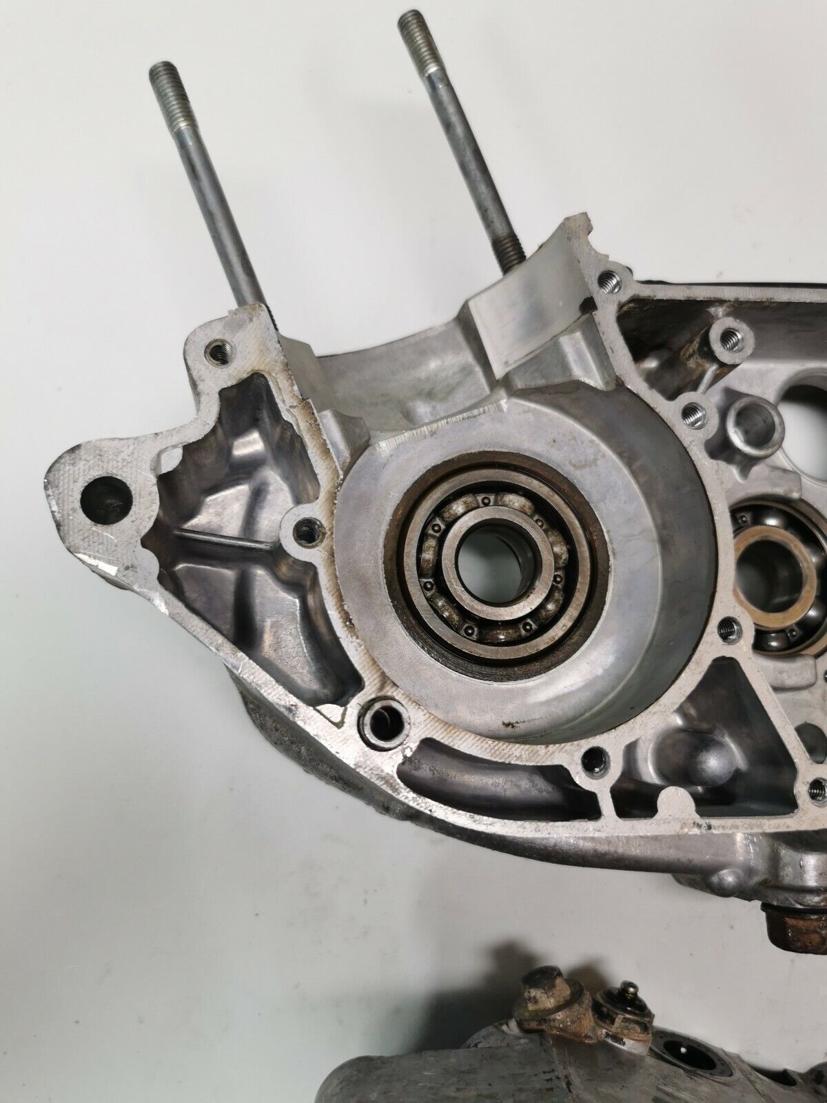 Yamaha DT100 1976 crankcase crank case left right 437-15111-03-00