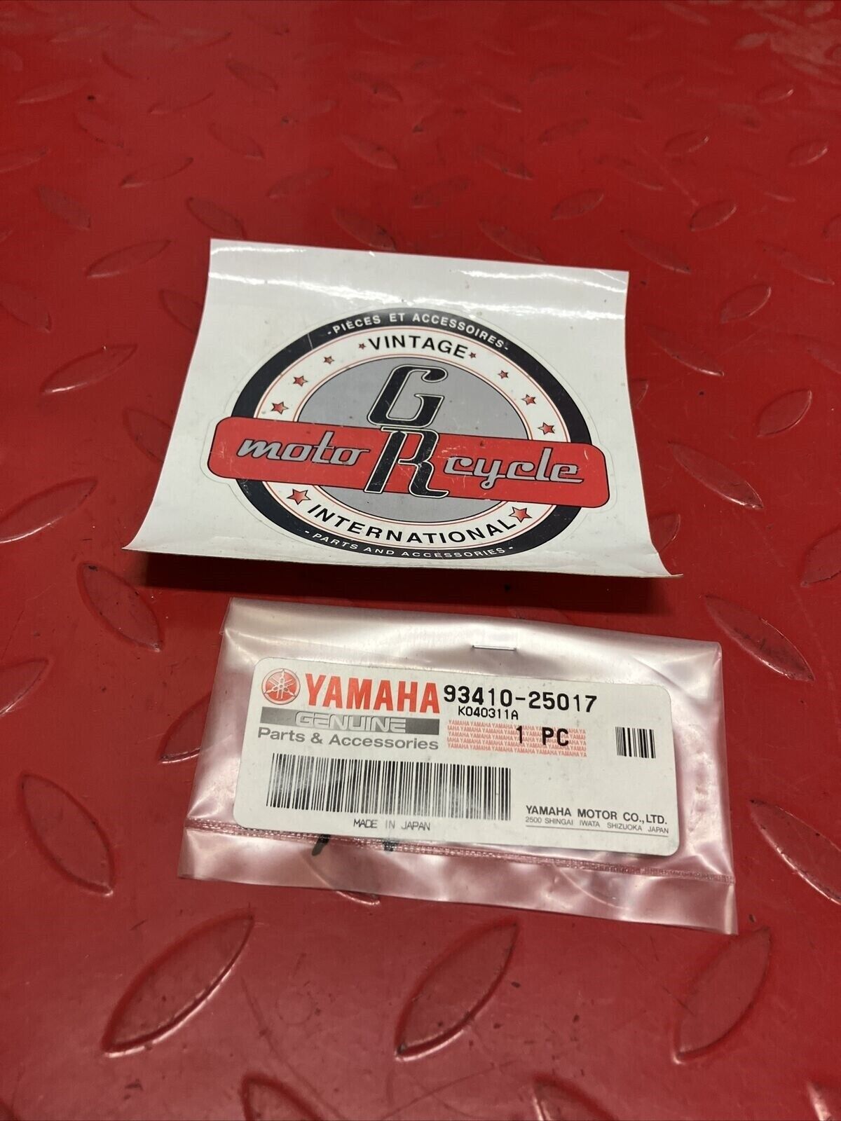 NOS YAMAHA CIRCLIP 93410-25017-00 Y62