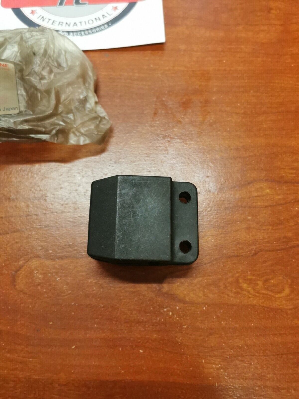 NOS Yamaha SNOWMOBILE DAMPER 1 89A-47456-00-00 Y68