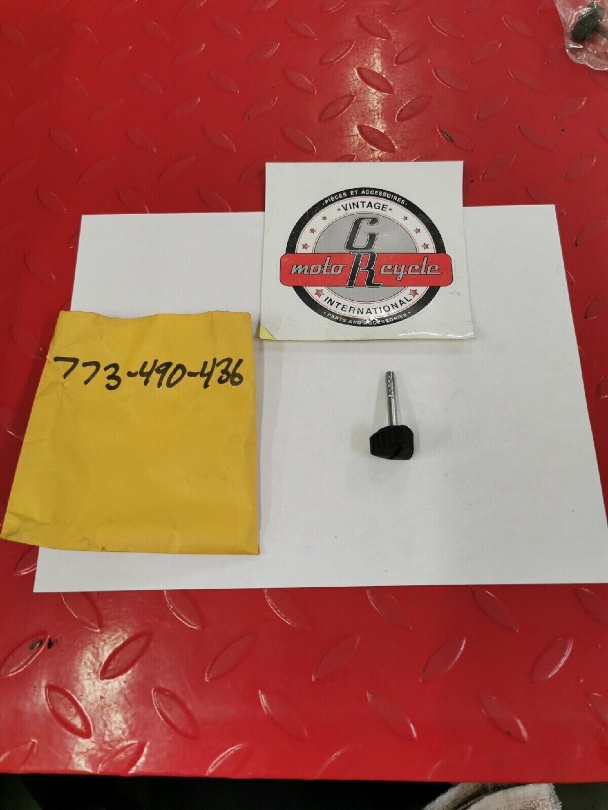 NOS PUCH BOMBARDIER MAXI SIDE COVER SCREW KNOB 773-490-436 P3
