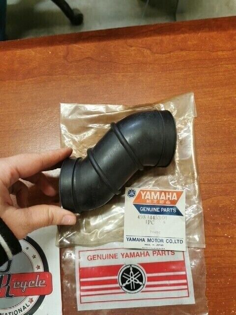 NOS Yamaha 1975 1976 DT250 AIR CLLEANER JOINT 498-14453-01-00 Y161