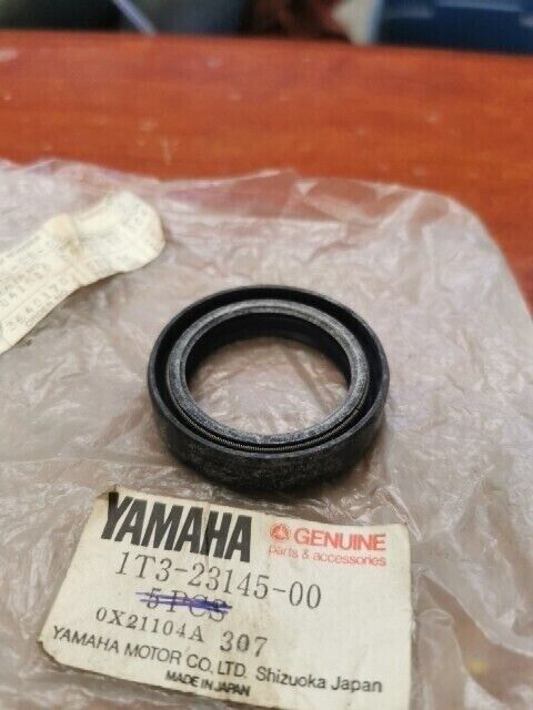 NOS Yamaha SR500 TZ250 TZ350 OIL SEAL 1T3-23145-00-00 SUB 93110-35019-00 Y142