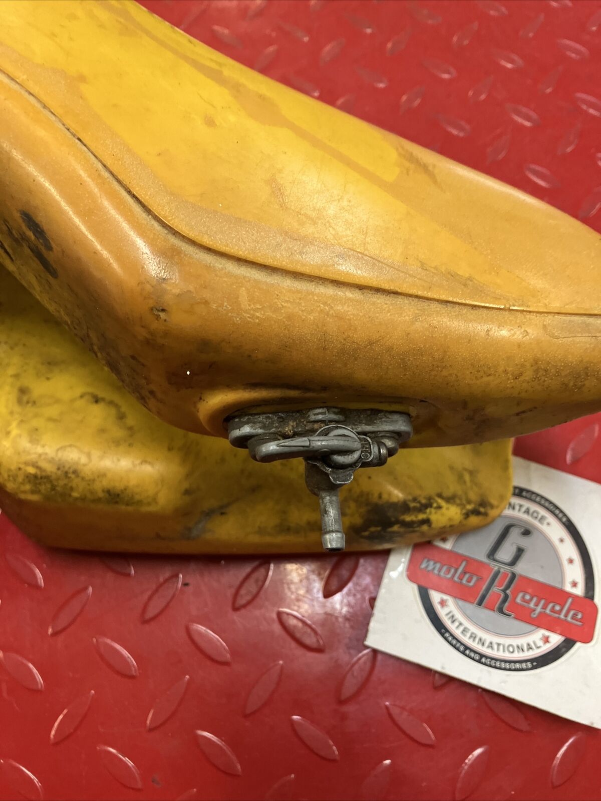Suzuki RM125 1982 fuel tank gas petrol reservoir 1981 1983 2