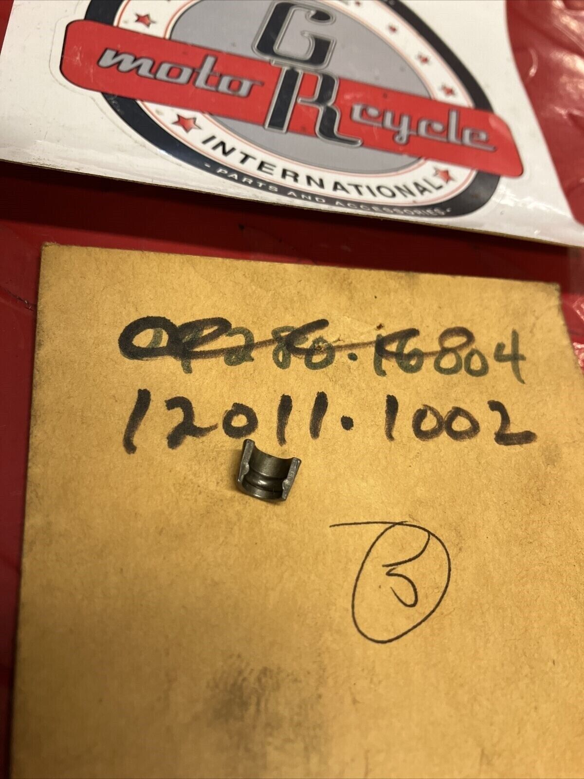 NOS KAWASAKI VALVE SPLIT KEEPER 12011-1002 K18