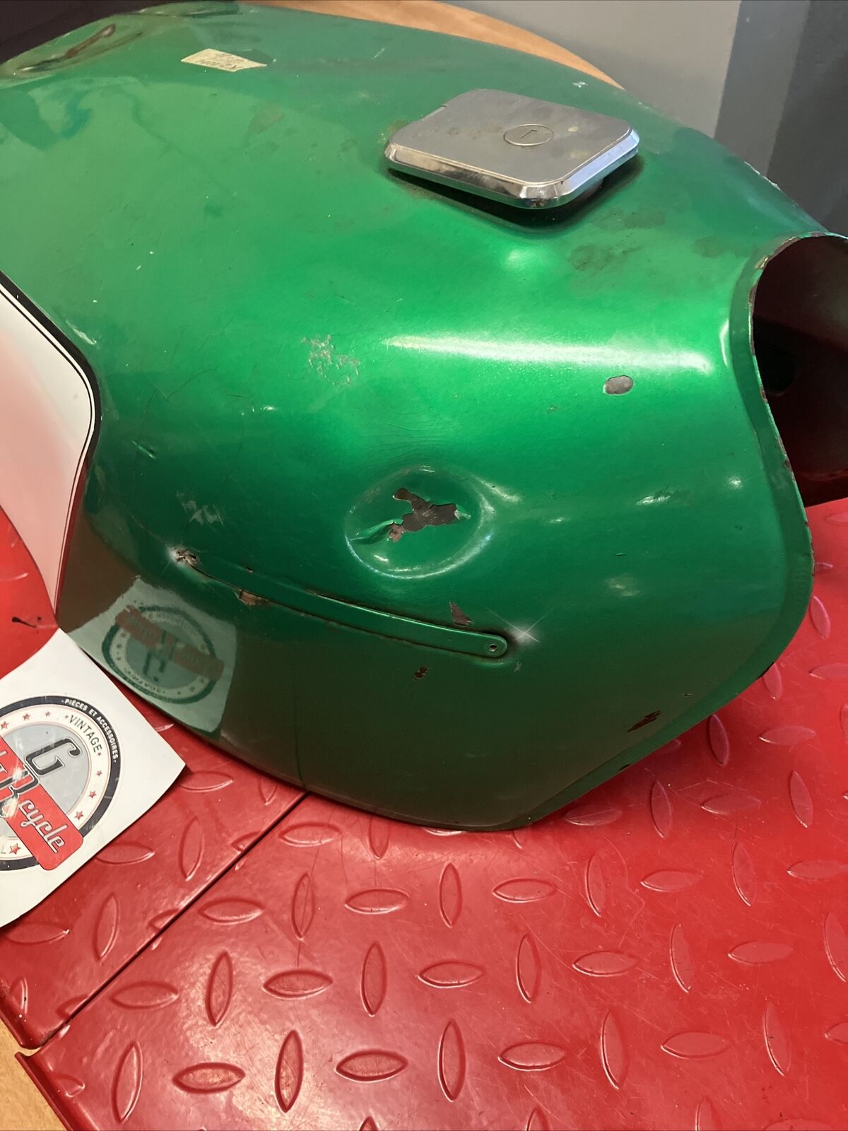 Kawasaki KZ1000E 1980 shaft 1979 Fuel tank gas petrol reservoir