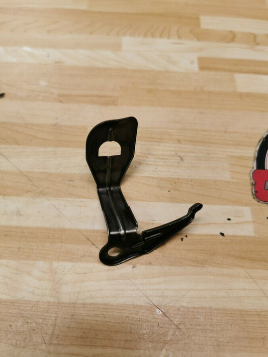 Yamaha XT200 1982 stator left crankcase cover wire clamp holder bracket 1983