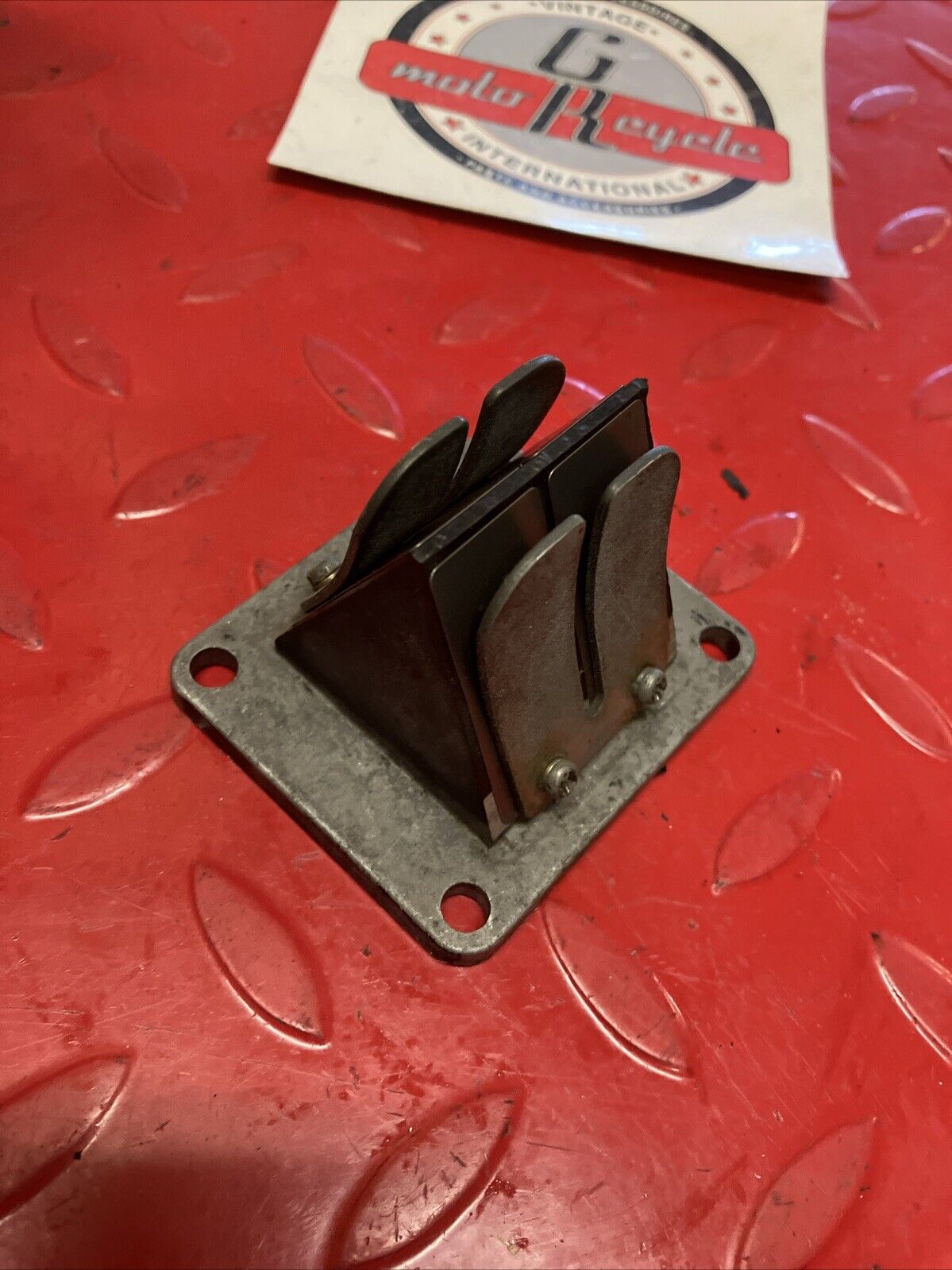 Yamaha DT125 1978 reed valve block cage petal 2