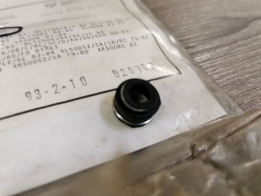 NOS VESRAH FT500 GL1100A XL500S XL600LD VALVE STEM SEAL VS-1007 J45