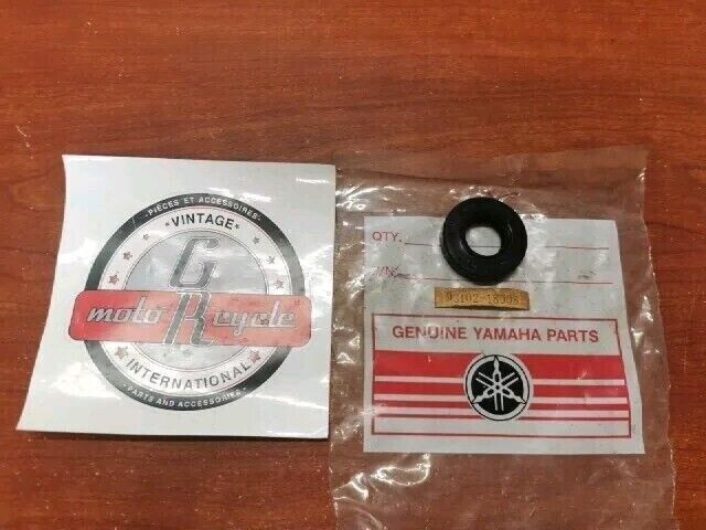 NOS Yamaha AT1 DT100 DT125 DT50 RT100 OIL SEAL (18X37X8) 93102-18008-00 Y166