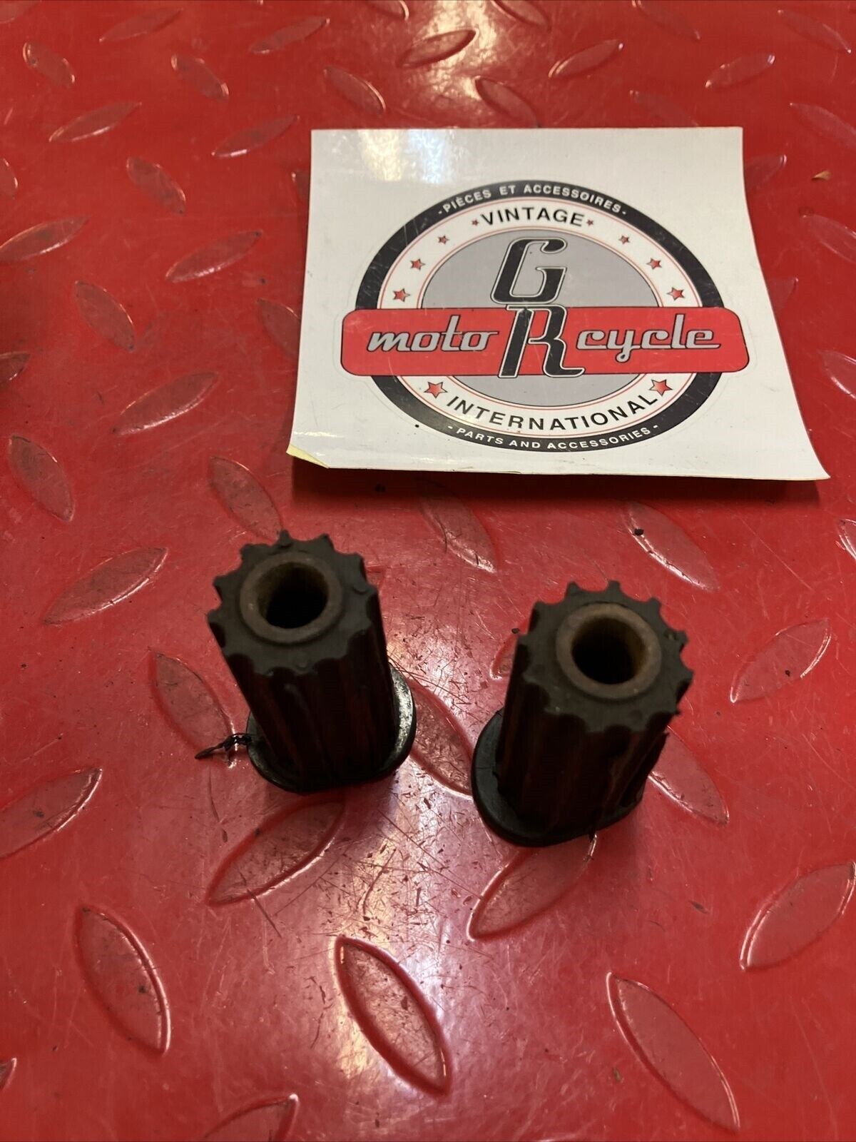 Yamaha RD400 1977 engine motor mount damper rubber . 1976 1979