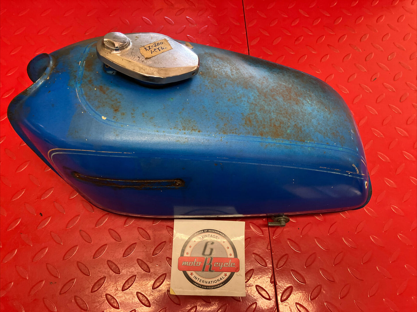 Kawasaki KZ200 1977 Fuel tank gas petrol reservoir PETCOCK NOT INCLUDED