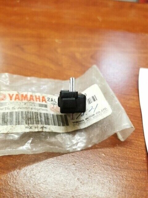 NOS Yamaha YFS200 YSR50 PULSER COIL 2AL-85580-M0-00 Y102